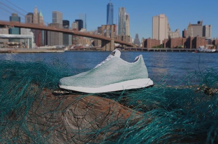 Новая линейка обуви Adidas будет содержать переработанный мусор из океана - «Велоновости»