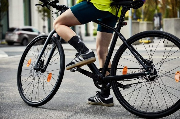 Adidas Velosamba — новая велосипедная обувь для города - «Велоновости»