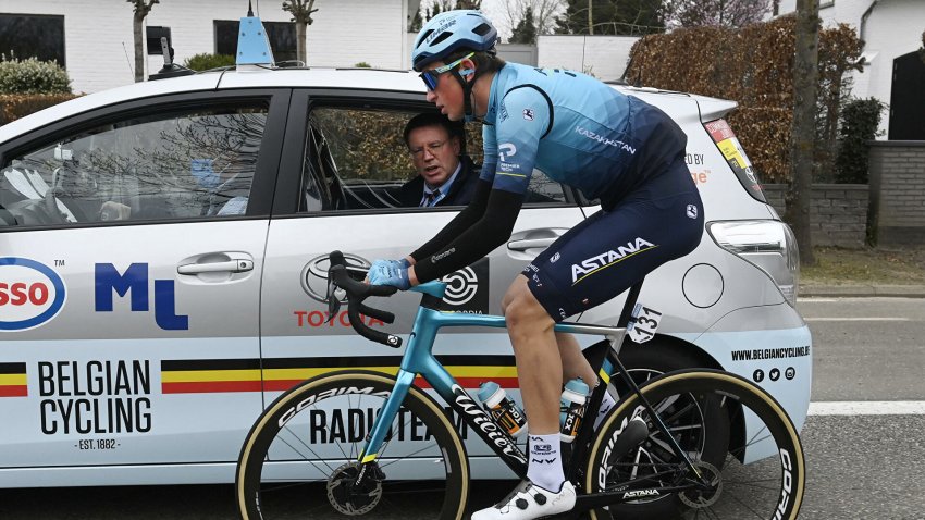 Двух велогонщиков дисквалифицировали за "разборку" на "Туре Фландрии" - «Велоспорт»