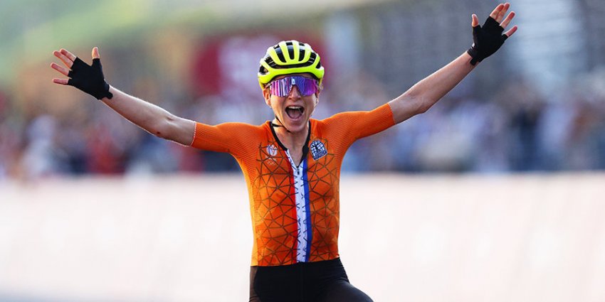 Велогонщица ван Влойтен потеряла из вида соперницу и подумала, что выиграла Олимпиаду - «Велоспорт»