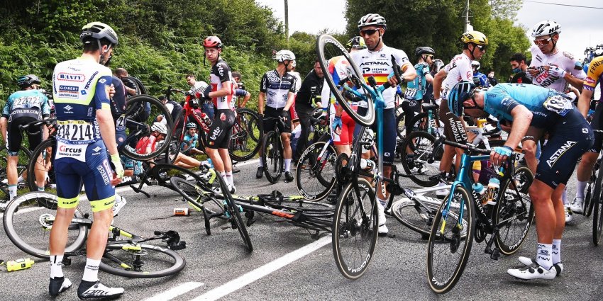 Устроившей завал на «Тур де Франс» болельщице грозит тюремное заключение - «Велоспорт»