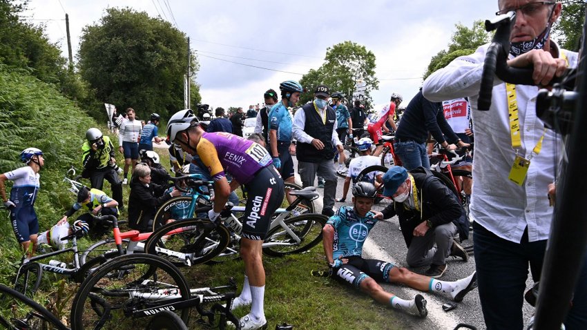 Устроившая завал на "Тур де Франс" болельщица может получить условный срок - «Велоспорт»