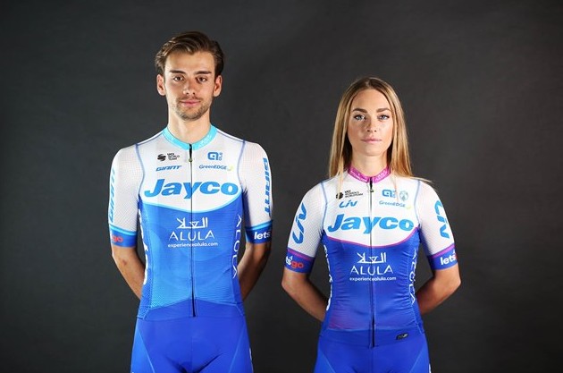 Австралийская велокоманда Jayco AlUla сохранила сине-белую гамму велоформы - «Велоновости»