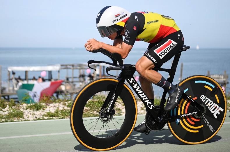 Ремко Эвенепул выиграл первый в карьере этап Джиро д’Италия и надел первую розовую майку лидера - «Велоновости»