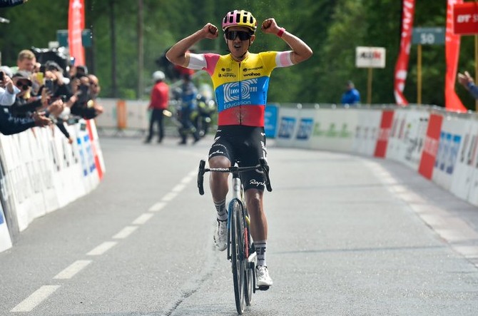 Ричард Карапас одержал победу в горной гонке, готовясь к Тур де Франс-2023 - «Велоновости»