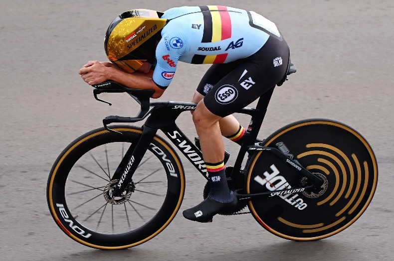 Ремко Эвенепул оттачивает посадку в аэродинамической трубе перед началом нового этапа карьеры с Red Bull Bora-hansgrohe - «Велоновости»