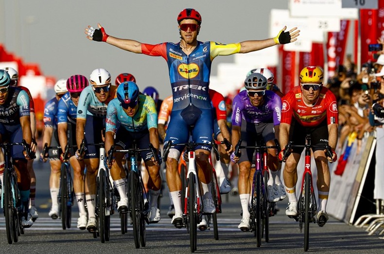 Джонатан Милан выигрывает второй подряд этап Тура ОАЭ-2026 - «Велоновости»