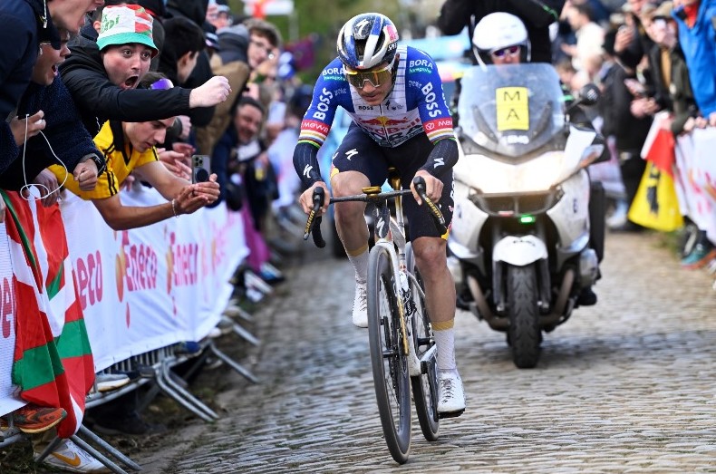 Первый подиум Ремко Эвенепула на Туре Фландрии - «Велоновости»